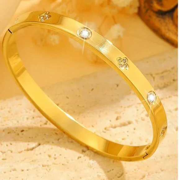 Luxury Inspired Gold Clover & Diamond Crystal Bracelet | Stainless Steel - Picture 4 of 5